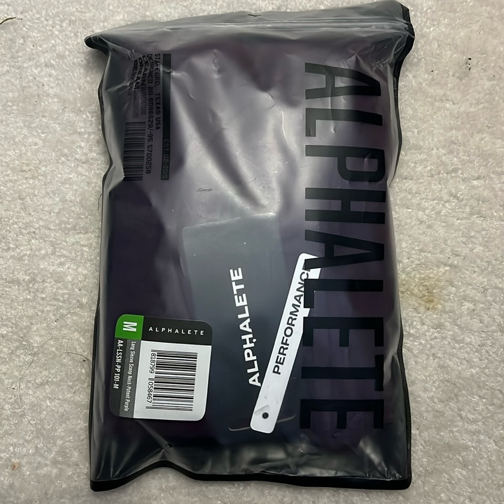 Alphalete Essential Long Sleeve Scoop Neck - Potent Purple